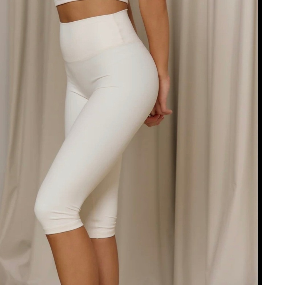 Astoria Luxe Balance Collection Capri Leggings Cream High Waisted Activewear